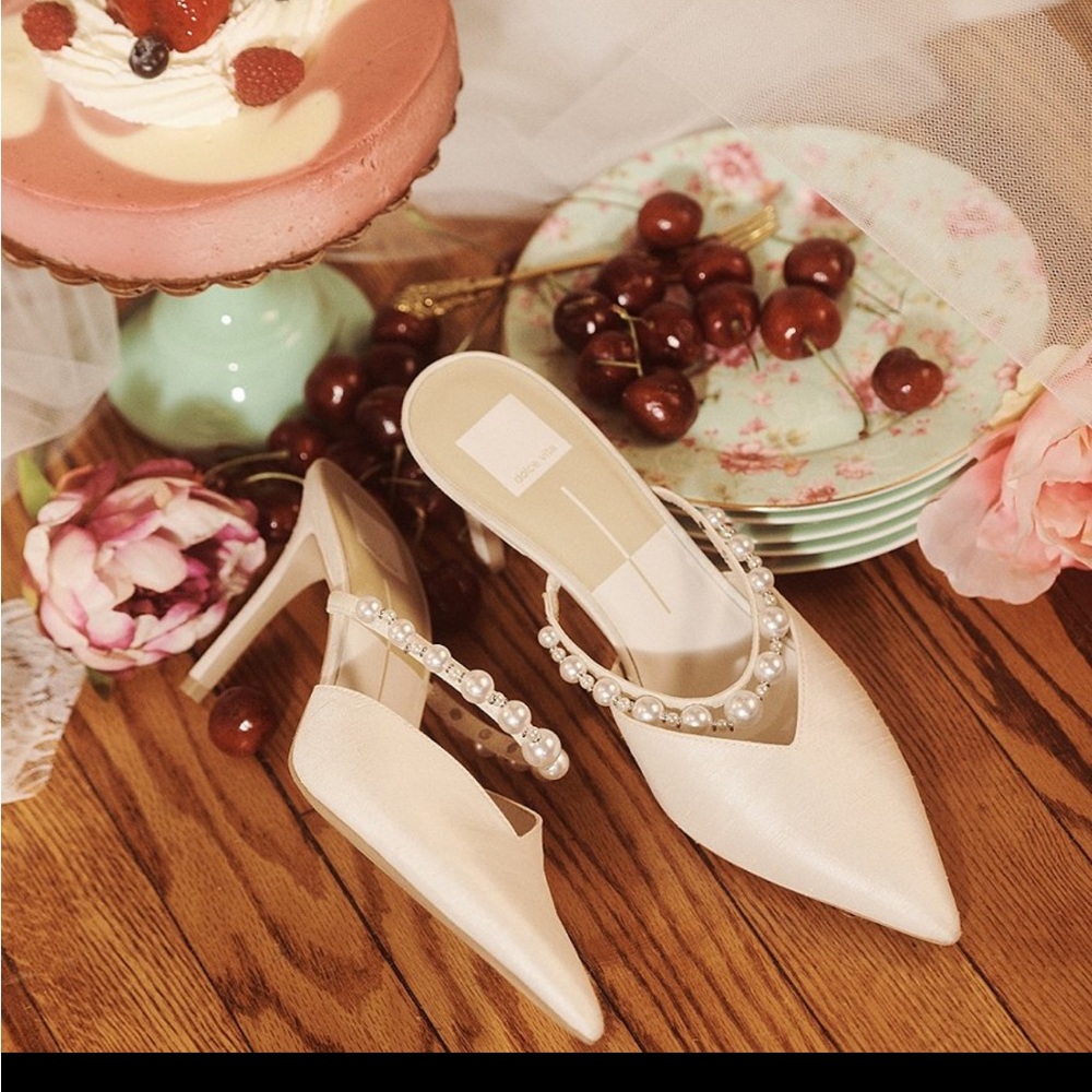 dolce vita closed toe pearl heels 8.5